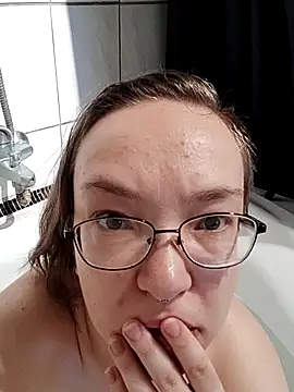 Snapshot of Isabella_Geney chatting on 11.19.25 Isabella Geney online show from 11.19.25