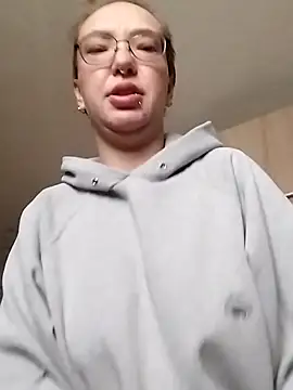 Snapshot of Isabella_Geney chatting on 12.17.25 Isabella Geney online show from 12.17.25