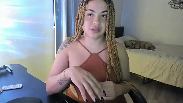 Snapshot of MelSaunders chatting on 12.20.24 MelSaunders online show from 12.20.24