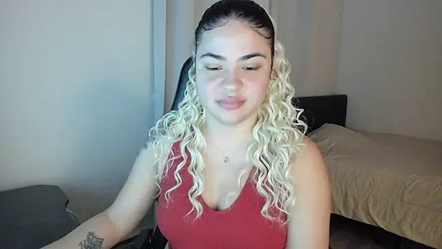 Snapshot of MelSaunders chatting on 01.04.25 MelSaunders online show from 01.04.25