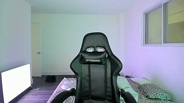 Snapshot of MelSaunders chatting on 02.16.25 MelSaunders online show from 02.16.25