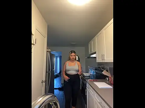 Snapshot of MelSaunders chatting on 09.10.25 MelSaunders online show from 09.10.25