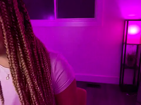 Snapshot of MelSaunders chatting on 10.30.25 MelSaunders online show from 10.30.25