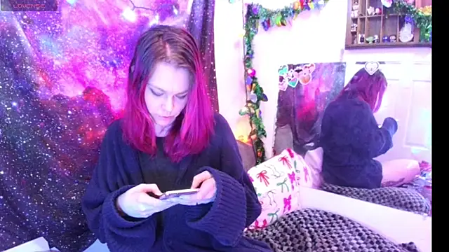 Snapshot of EverlyEster chatting on 12.09.24 EverlyEster online show from 12.09.24