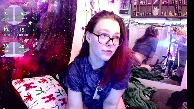 Snapshot of EverlyEster chatting on 02.05.25 EverlyEster online show from 02.05.25