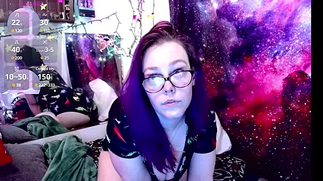 Snapshot of EverlyEster chatting on 02.20.25 EverlyEster online show from 02.20.25