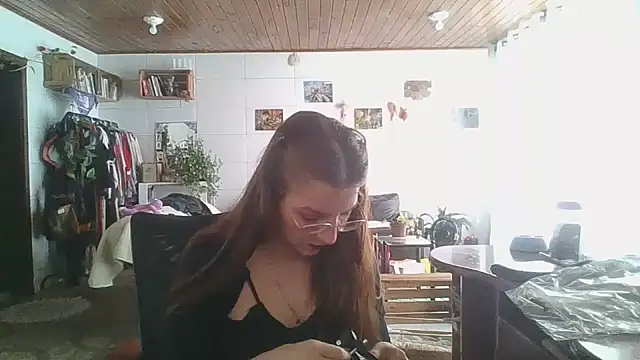 Snapshot of SweetyBabyDemon chatting on 10.24.25 SweetyBabyDemon online show from 10.24.25