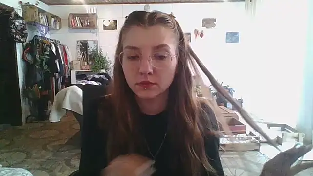 Snapshot of SweetyBabyDemon chatting on 10.28.25 SweetyBabyDemon online show from 10.28.25