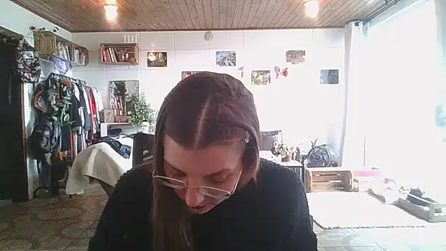 Snapshot of SweetyBabyDemon chatting on 10.29.25 SweetyBabyDemon online show from 10.29.25