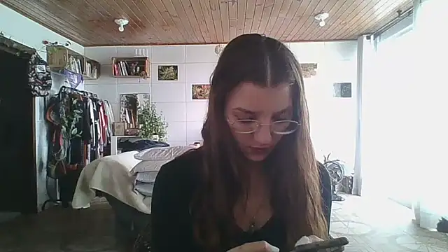 Snapshot of SweetyBabyDemon chatting on 10.31.25 SweetyBabyDemon online show from 10.31.25