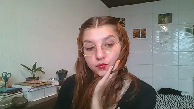 Snapshot of SweetyBabyDemon chatting on 12.01.25 SweetyBabyDemon online show from 12.01.25