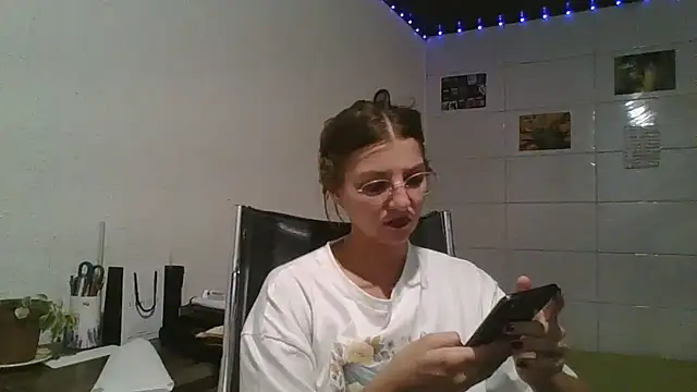 Snapshot of SweetyBabyDemon chatting on 04.01.26 SweetyBabyDemon online show from 04.01.26