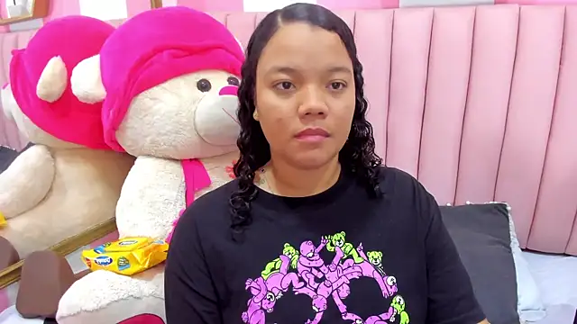 ISABELLA 020 online show from 10.18.25