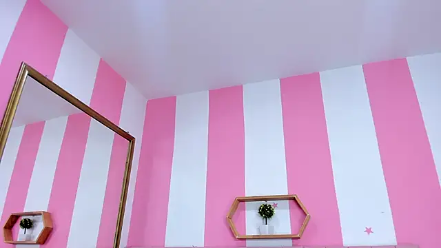 ISABELLA 020 online show from 12.15.25