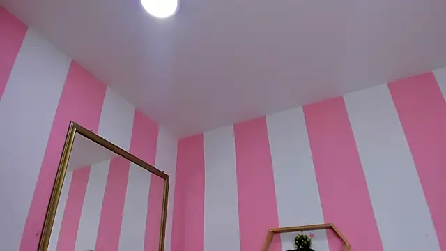 ISABELLA 020 online show from 12.17.25