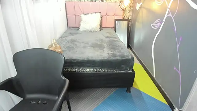 EmmaaEvans  online show from 01.27.25
