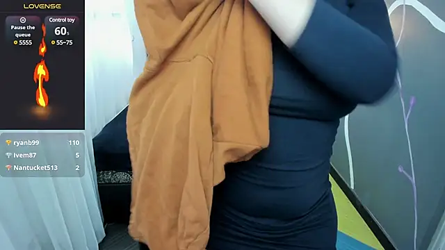EmmaaEvans  online show from 02.15.25