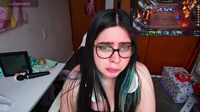 Snapshot of Vallolet_Spencer chatting on 12.19.24 Vallolet Spencer online show from 12.19.24