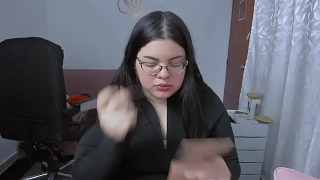 Snapshot of Aria_Fullbuster chatting on 12.05.25 Aria Fullbuster online show from 12.05.25