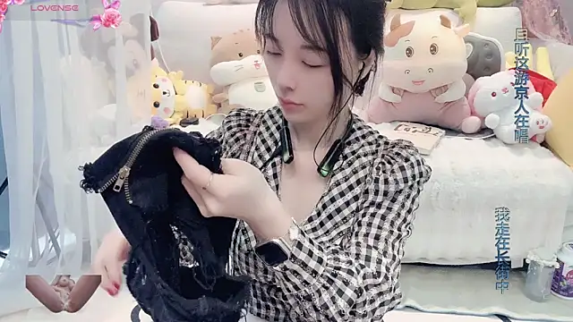 Snapshot of AKiKi711 chatting on 03.07.25 AKiKi711 online show from 03.07.25