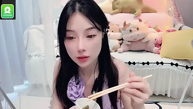 Snapshot of AKiKi711 chatting on 09.13.25 AKiKi711 online show from 09.13.25