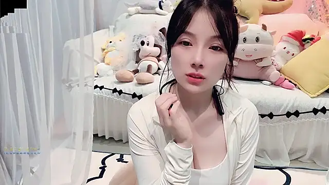 Snapshot of AKiKi711 chatting on 09.20.25 AKiKi711 online show from 09.20.25