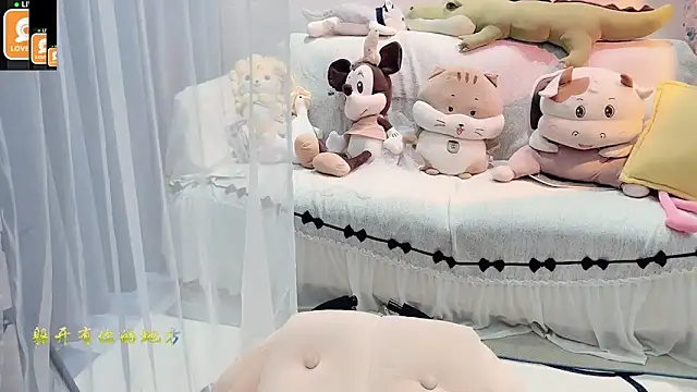 Snapshot of AKiKi711 chatting on 10.04.25 AKiKi711 online show from 10.04.25