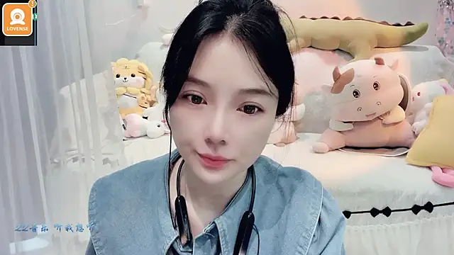 Snapshot of AKiKi711 chatting on 10.07.25 AKiKi711 online show from 10.07.25