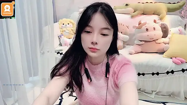 Snapshot of AKiKi711 chatting on 10.08.25 AKiKi711 online show from 10.08.25