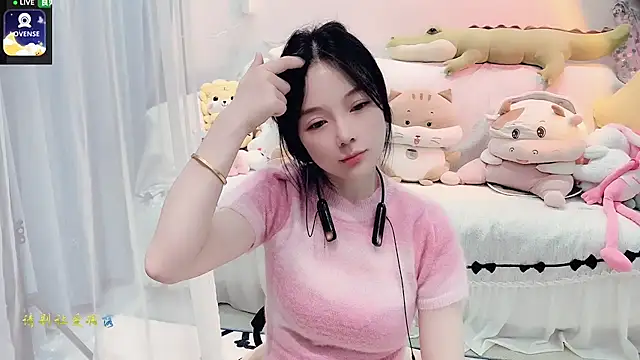 Snapshot of AKiKi711 chatting on 10.08.25 AKiKi711 online show from 10.08.25