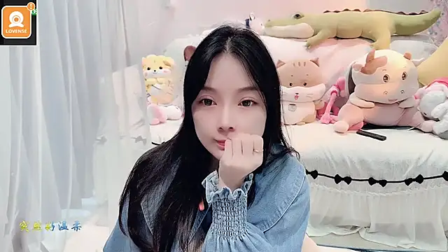 Snapshot of AKiKi711 chatting on 10.10.25 AKiKi711 online show from 10.10.25