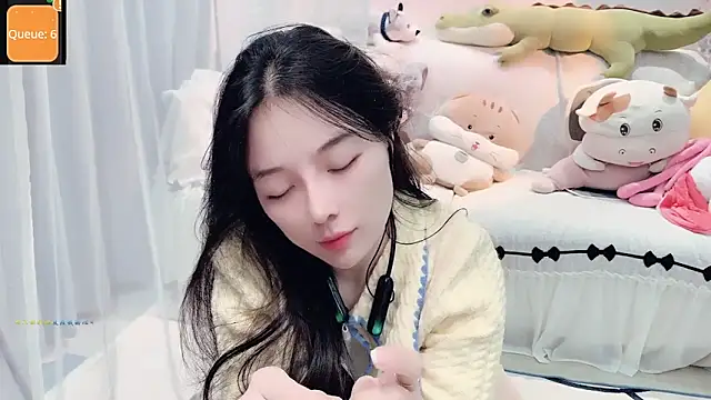 Snapshot of AKiKi711 chatting on 10.18.25 AKiKi711 online show from 10.18.25