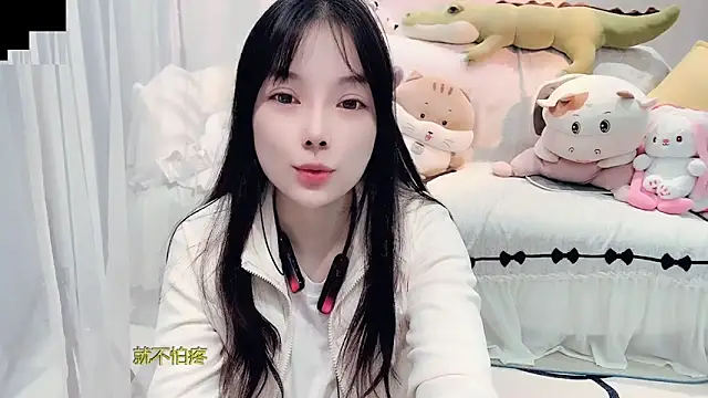 Snapshot of AKiKi711 chatting on 10.28.25 AKiKi711 online show from 10.28.25