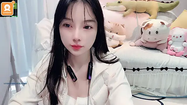 Snapshot of AKiKi711 chatting on 10.30.25 AKiKi711 online show from 10.30.25