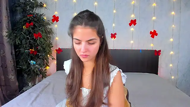 Milana Crystal  online show from 12.19.25