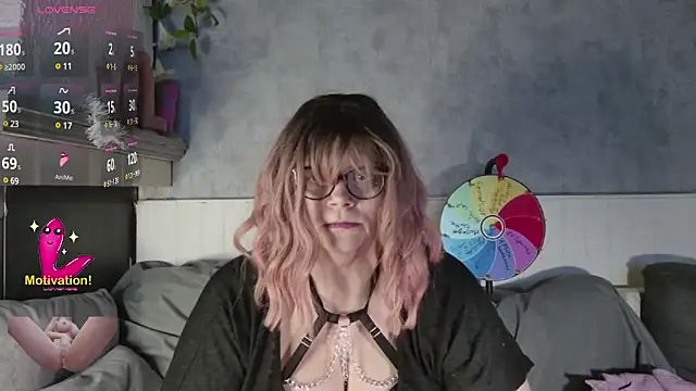 Snapshot of Lola-squirt chatting on 01.06.25 Lola-squirt online show from 01.06.25