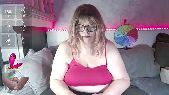 Snapshot of Lola-squirt chatting on 02.09.25 Lola-squirt online show from 02.09.25