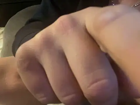 Snapshot of kiksnap-meistro5 chatting on 12.20.25 kiksnap-meistro5 online show from 12.20.25