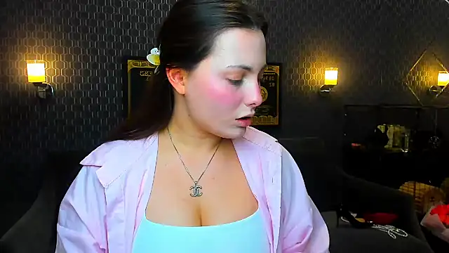 Snapshot of _extraterrestrial_ chatting on 10.28.25  extraterrestrial  online show from 10.28.25