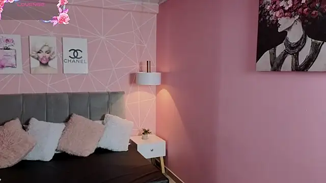 Snapshot of zara__sweet chatting on 06.22.26 zara sweet online show from 06.22.26