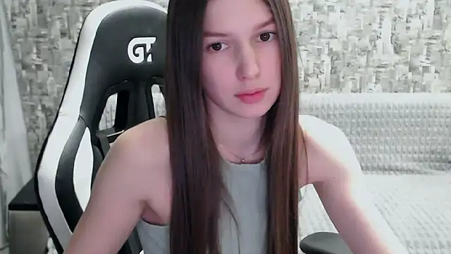 Snapshot of MissMiaCutie chatting on 02.21.25 MissMiaCutie online show from 02.21.25