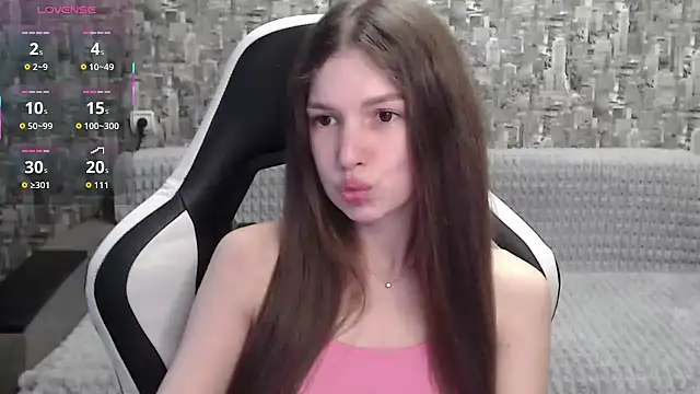 Snapshot of MissMiaCutie chatting on 10.04.25 MissMiaCutie online show from 10.04.25