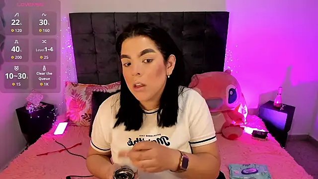 Kylie2211 online show from 10.26.25