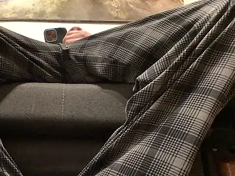 Snapshot of Hebrewhammers42 chatting on 01.01.25 Hebrewhammers42 online show from 01.01.25