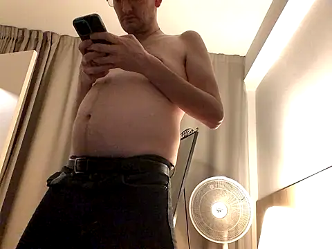 Snapshot of Hebrewhammers42 chatting on 12.17.25 Hebrewhammers42 online show from 12.17.25