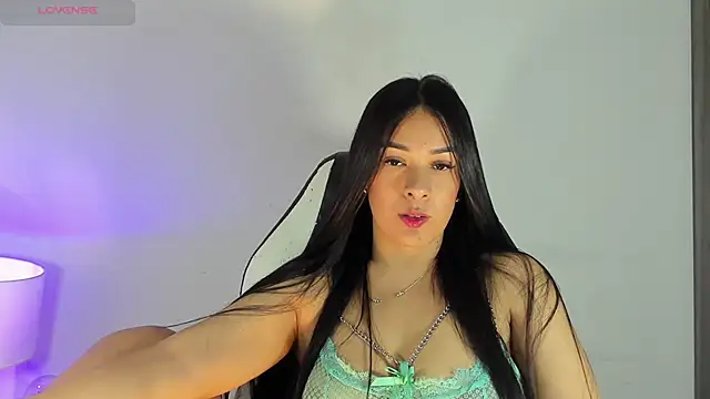Snapshot of bella_hadid1_ chatting on 12.05.24 bella hadid1  online show from 12.05.24