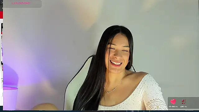 Snapshot of bella_hadid1_ chatting on 02.16.25 bella hadid1  online show from 02.16.25