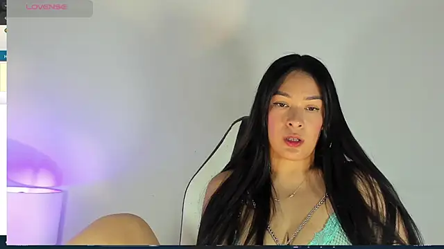 Snapshot of bella_hadid1_ chatting on 02.22.25 bella hadid1  online show from 02.22.25