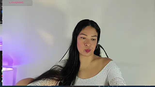 Snapshot of bella_hadid1_ chatting on 03.02.25 bella hadid1  online show from 03.02.25