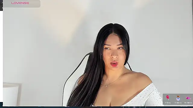 Snapshot of bella_hadid1_ chatting on 03.02.25 bella hadid1  online show from 03.02.25